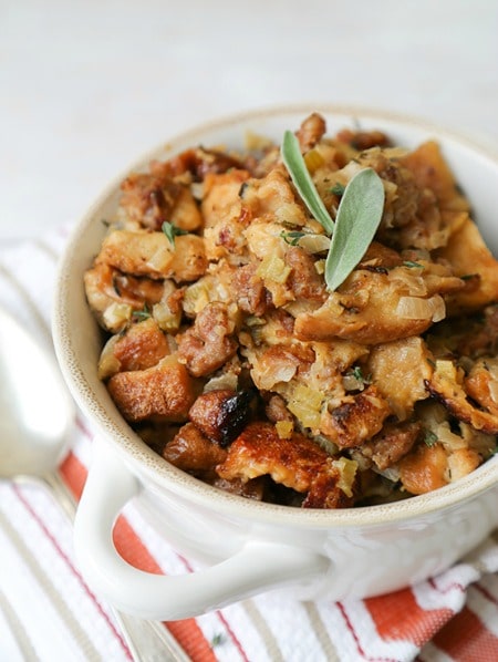 We’ve rounded up 10 Thanksgiving stuffing recipes that would be great for your Thanksgiving dinner this year. Whether you call it stuffing or dressing there is something for everyone. No Thanksgiving is complete without a side dish of stuffing!
