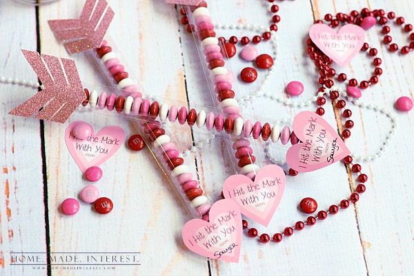 This Cupid’s Arrow Valentine’s Day Favor hits the mark! With a pink heart and Valentine’s Day M&Ms this is a great kid’s Valentine’s Day classroom favor and even adults won’t be able to resist a this simple Valentine’s Day craft.
