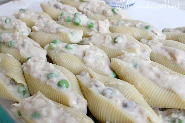 Tuna casserole was one of my favorite meals as a kid and now that I am grown up I love it because it is an easy dinner recipe! I’ve put a little spin on this classic comfort food by turning it into these Tuna Casserole stuffed shells.