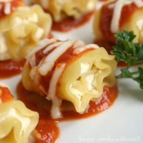 These mini lasagna bites are a lasagna rollup recipe made into bite size appetizers. It’s an easy holiday appetizer or just a fun lunch for the kids.