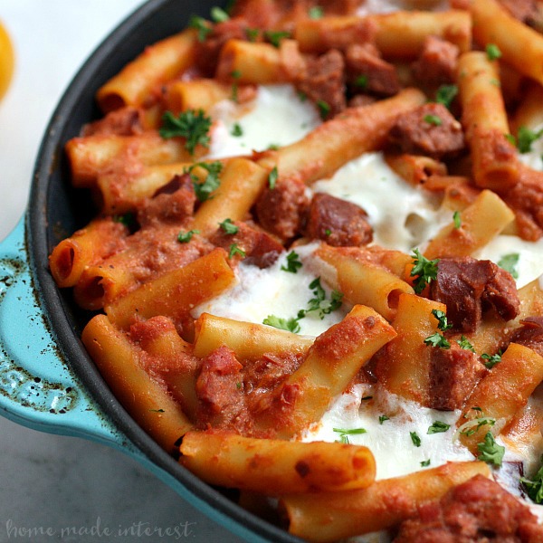 Parmesan, Mozzarella, Riccotta cheese, and sausage in a creamy tomato sauce cooked with ziti noodles. This one pot recipe makes an easy weeknight meal for the whole family. Everyone loves baked ziti and this simple one pot baked ziti recipe doesn’t disappoint!