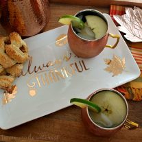 Apple Cider Mule - This Apple Cider Mule is going to be your favorite fall drink recipe! Apple Cider, vodka and ginger beer combined to make a fall moscow mule. Need a Halloween party cocktail or Halloween drink recipe? Your friends are going to love this fall cocktail recipe!