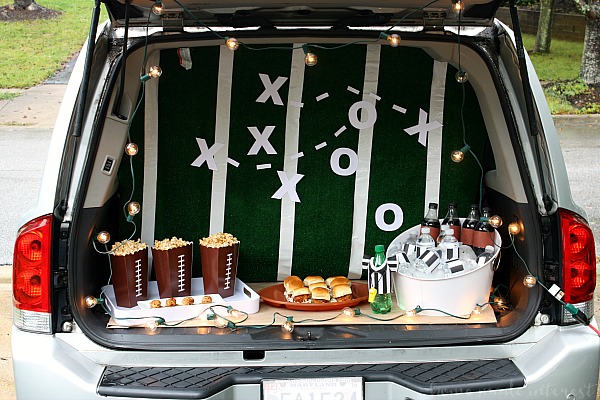 I love tailgating during football season and setting up a fun and easy Trunk Tailgating party is always a good time. I decorate my trunk for game day and serve game day appetizers like honey bbq sliders, bacon cheese balls, and bbq popcorn! My tailgate party tutorial is full of easy game day party or tailgate recipes and ideas.