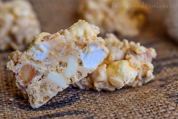 This easy no bake White Chocolate Macadamia Crunch is a simple cookie recipe for the hectic holidays! White chocolate, peanut butter, macadamia nuts, and rice krispies come together to make an easy dessert recipe for Thanksgiving, Christmas, or just one of those days.
