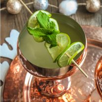The Moscow Mule has become very trendy. This New Year's party make a toast with a Champagne Moscow Mule. Pop the bubbly when you count down and pour yourself a delicious Moscow Mule with a twist. This Champagne Moscow Mule recipe is the perfect fizzy drink to serve at your Christmas or New Year’s Party.