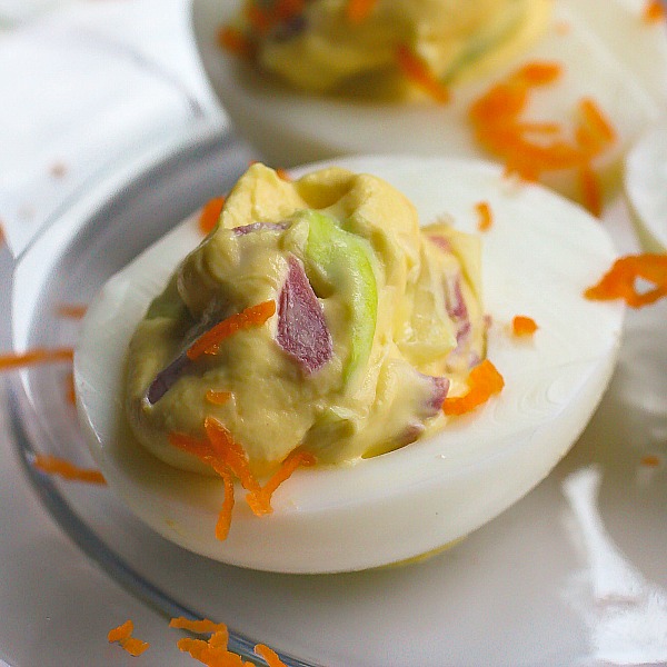 Irish Deviled Eggs | This deviled egg recipe is a fun twist on the classic St. Patrick’s Day recipe corned beef and cabbage. Deviled eggs are an easy appetizer that make a great brunch recipe for spring. These Irish Deviled eggs make a great low carb recipe for St. Patrick’s Day!