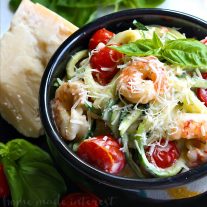 One Pot Low Carb Shrimp Alfredo | This easy one pot meal is a combination of shrimp, fresh tomatoes, zucchini noodles, and creamy alfredo sauce. This easy low carb shrimp alfredo recipe only takes minutes to make! If you’re looking for a healthy shrimp alfredo recipe you’re going to love this!