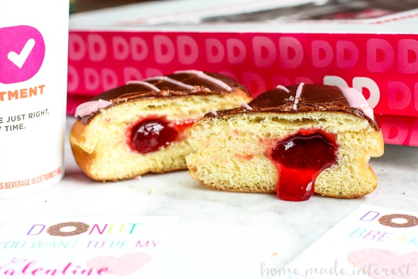 Easy Valentine’s Day Donut Cards | Donuts for Valentine’s Day the perfect Valentine’s Day treat! Make these easy Valentine’s Day favors for your sweetie or your kids’ classroom Valentine’s Day favor. This free printable donut valentine’s day cards are just as sweet as a dozen donuts!