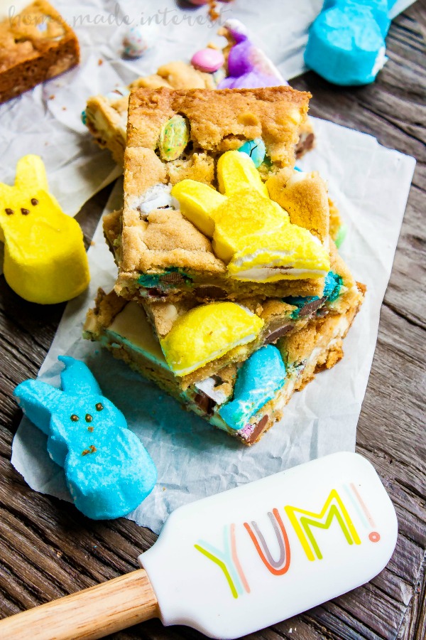 Easter Candy Blondies | Looking for something to do with all of that leftover Easter candy? This easy blondie recipe uses Peeps along with all of your other favorite Easter candy to make Easter Candy Blondies. If you’re looking for a fun Peeps recipe you’re going to love this! This Easter dessert recipe is so good and so simple to make!