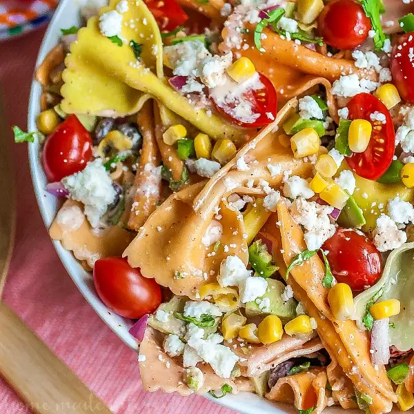 Mexican Pasta Salad | Mutli-colored pasta and bold southwest flavors make this easy Mexican Pasta Salad an awesome pasta salad recipe for Cinco de Mayo. If you’re looking for Cinco de Mayo recipes you can make ahead of time and serve at your Cinco de Mayo party this beautiful southwest pasta salad is it! It makes a delicious summer side dish for summer BBQs and picnics.