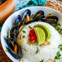 Mussel Poke | This easy mussels recipe is perfect as a mussels appetizer or a complete meal. Mussel Poke combines Thai-inspired flavors and delicately steamed mussels into a delicious mussels recipes bursting with flavor.