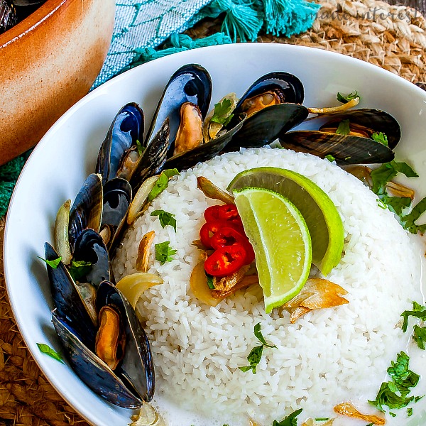 Mussel Poke | This easy mussels recipe is perfect as a mussels appetizer or a complete meal. Mussel Poke combines Thai-inspired flavors and delicately steamed mussels into a delicious mussels recipes bursting with flavor.