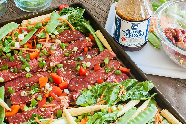 Sheet Pan Beef Teriyaki | This easy sheet pan meal is an easy weeknight dinner recipe that takes less than 30 minutes to make. Sheet pan beef teriyaki recipe is thin slices of beef tossed in teriyaki sauce and baked with asian vegetables. Serve this easy sheet pan dinner recipe over rice or noodles for a quick and easy dinner. 