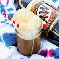 Ice Cream Popsicle Root Beer Floats | Make root beer floats even easier with these Ice Cream Popsicle Root Beer Floats. Vanilla ice cream popsicles make root beer floats simple and fun! This root beer float recipe is a great summer dessert or a 4th of July dessert recipe that friends and family can enjoy on the go!