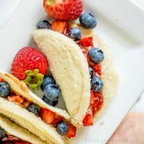 Peanut Butter and Jelly Tacos | This is a fun lunchbox idea for kids. This back to school recipe is so much fun. Peanut Butter and Jelly Tacos take all of the ingredients of a PB&J sandwich and turn them into a fun taco! This is a lunch recipe for kids that makes a great school lunch idea. Keep the kids from getting bored with this creative lunch idea!