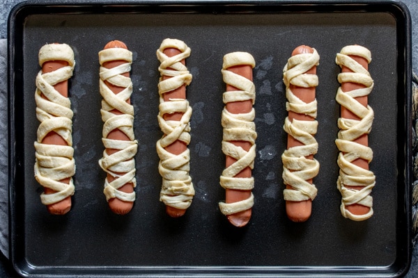 how to make Mummy Dogs