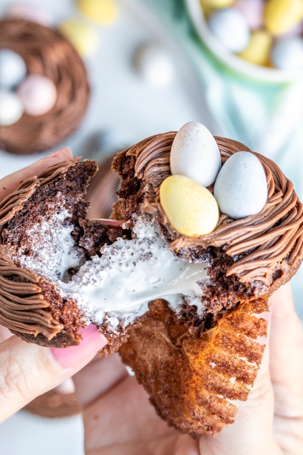Bird’s Nest Easter Cupcakes filled with marshmallows