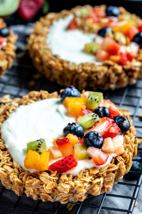Granola Fruit Tart easy healthy desert made with yogurt