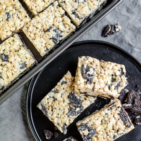 pan and plate with Oreo Rice Krispies Treats