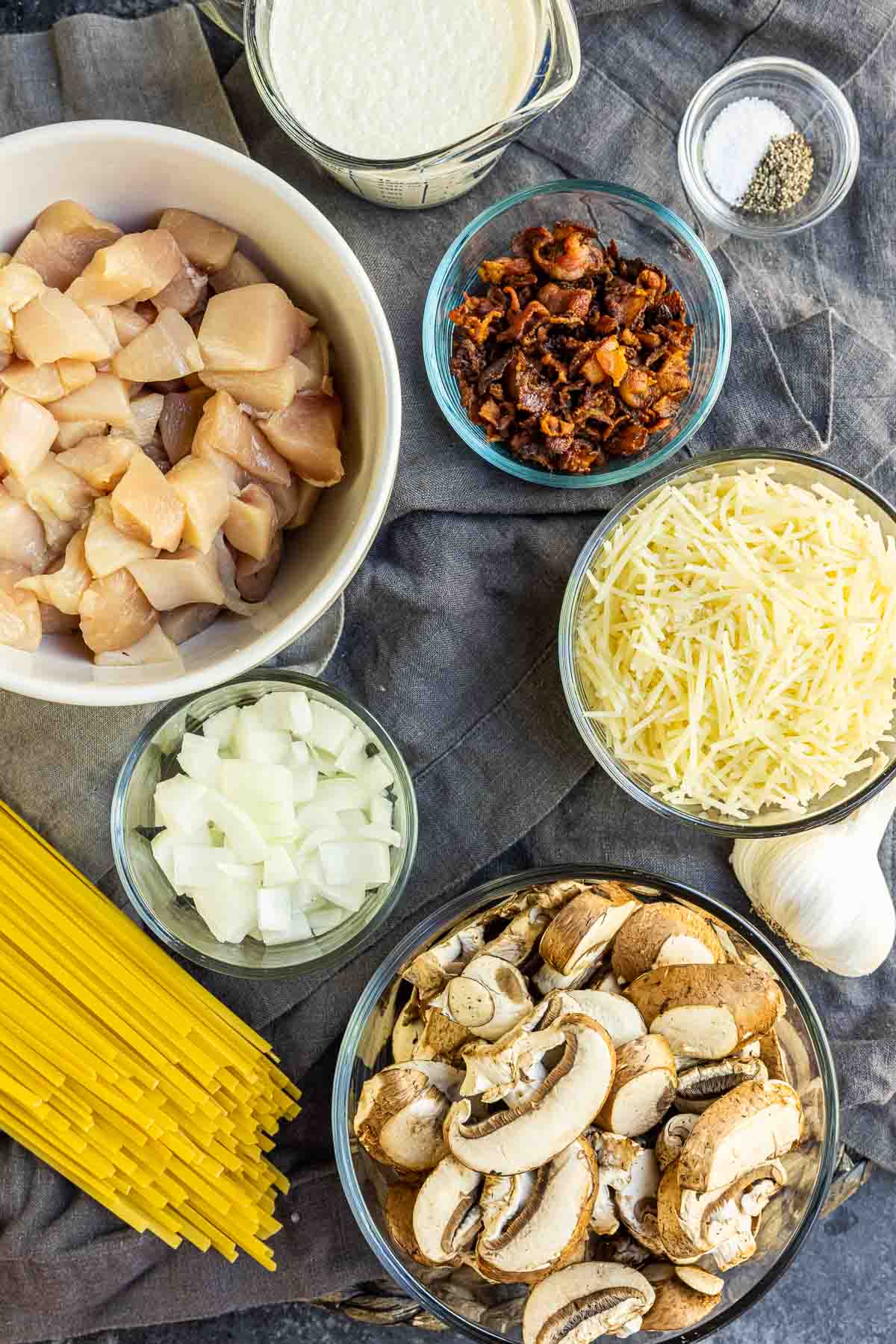 Creamy Chicken and Bacon Pasta ingredients