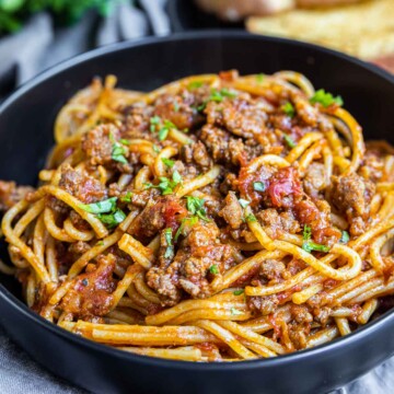 Instant Pot Spaghetti in a black bowl