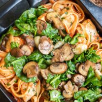 Creamy Roasted Red Pepper Pasta with Chicken with spinach and mushrooms