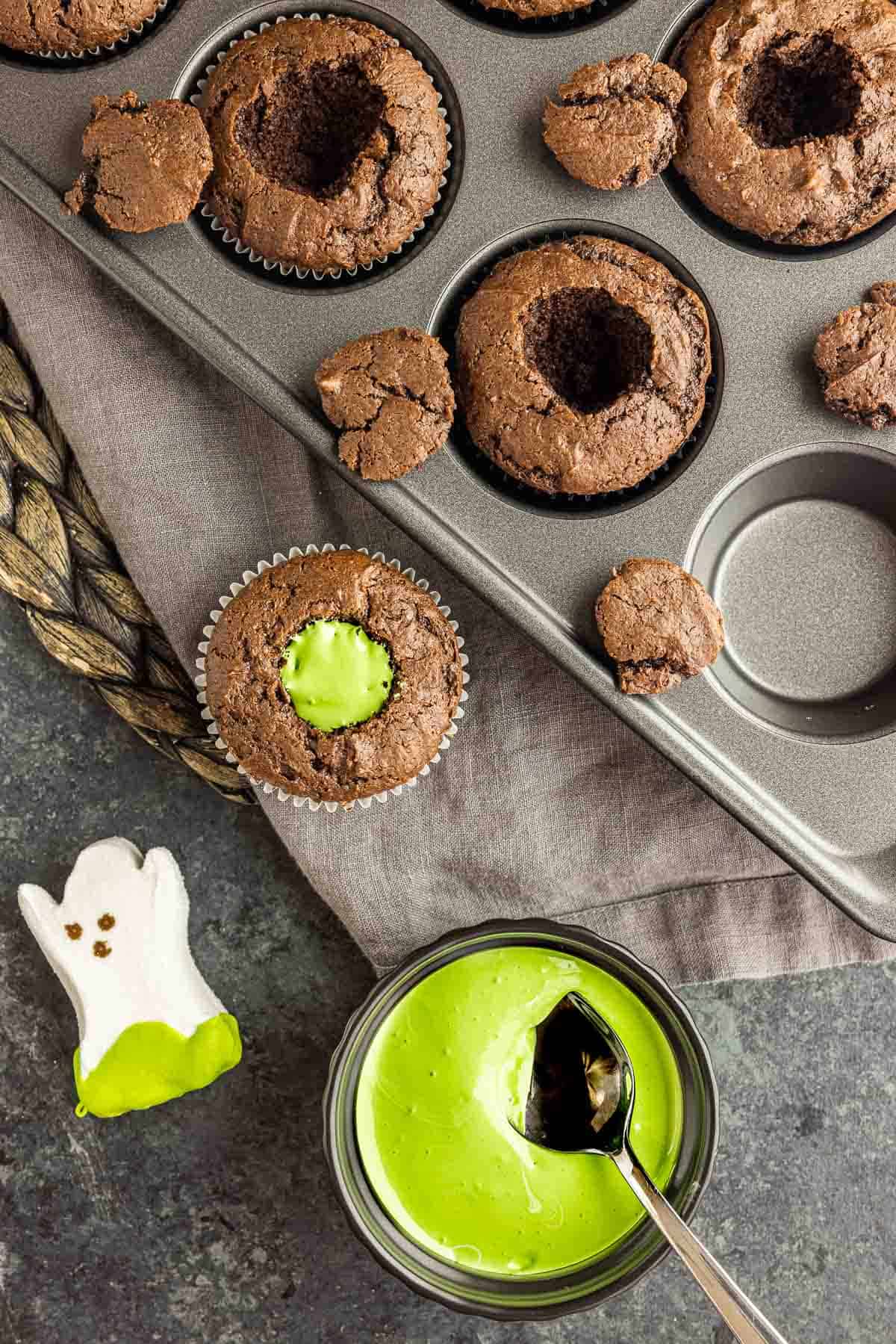 how to fill Ghost Goo Cupcakes