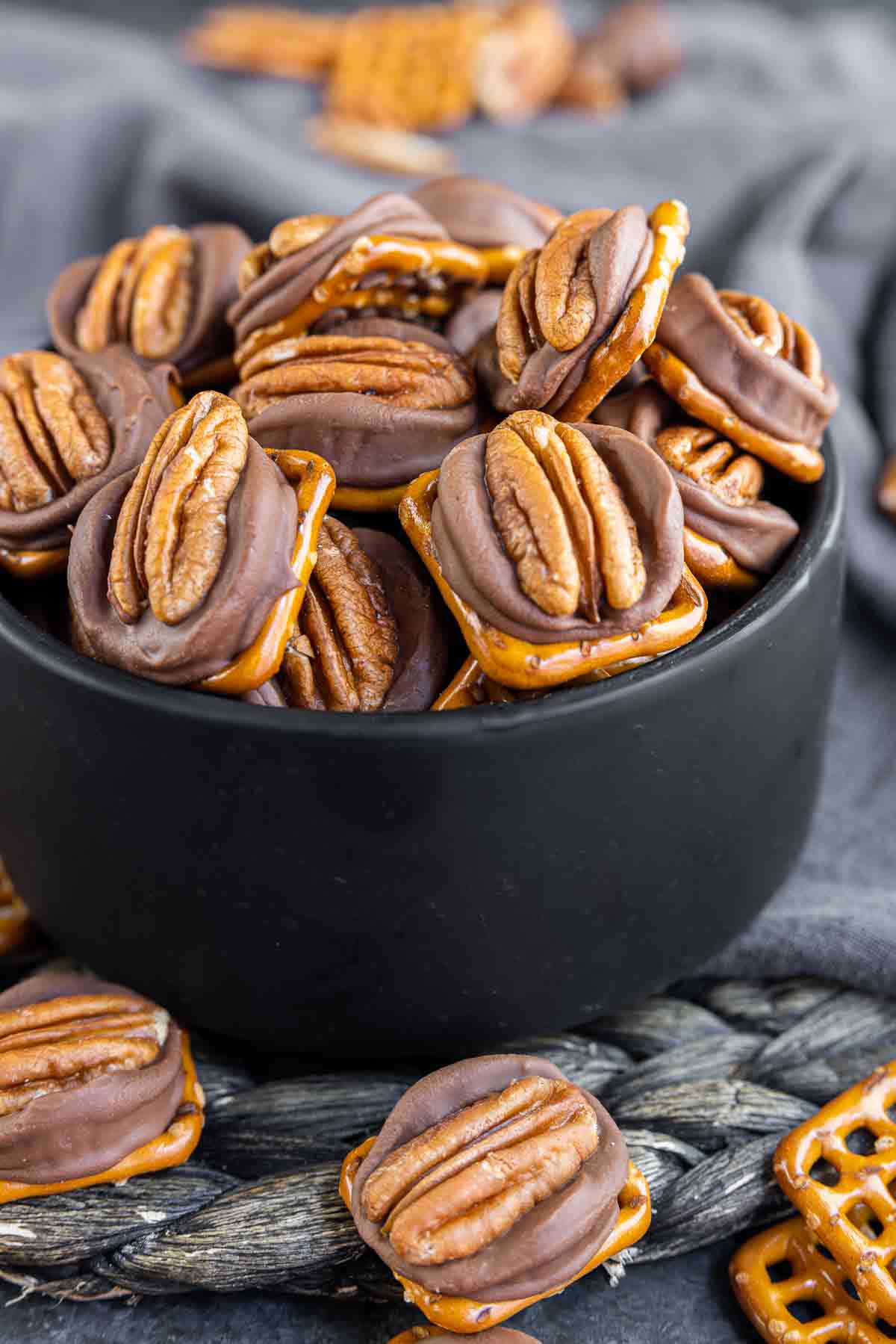 Rolo Pretzel Turtle Candy made in 5 minutes