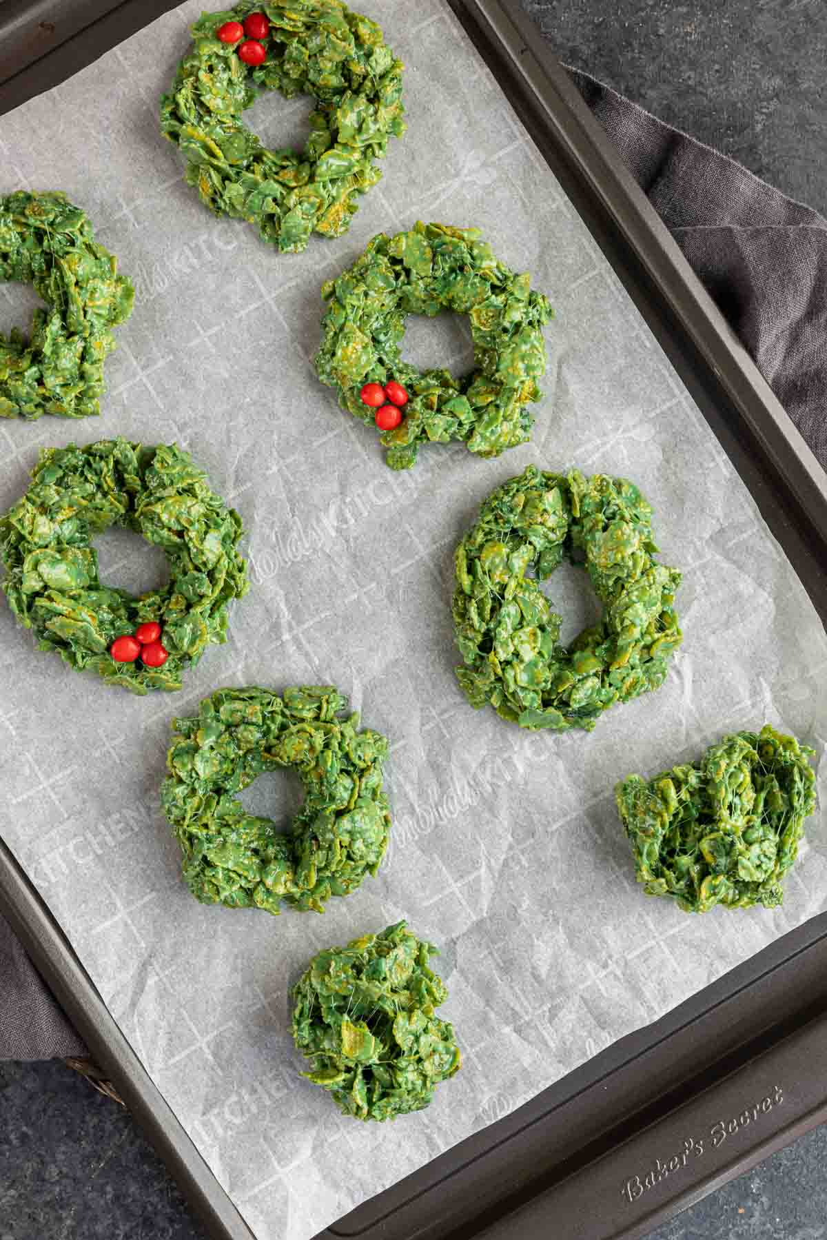 how to make Christmas Wreath Cookies