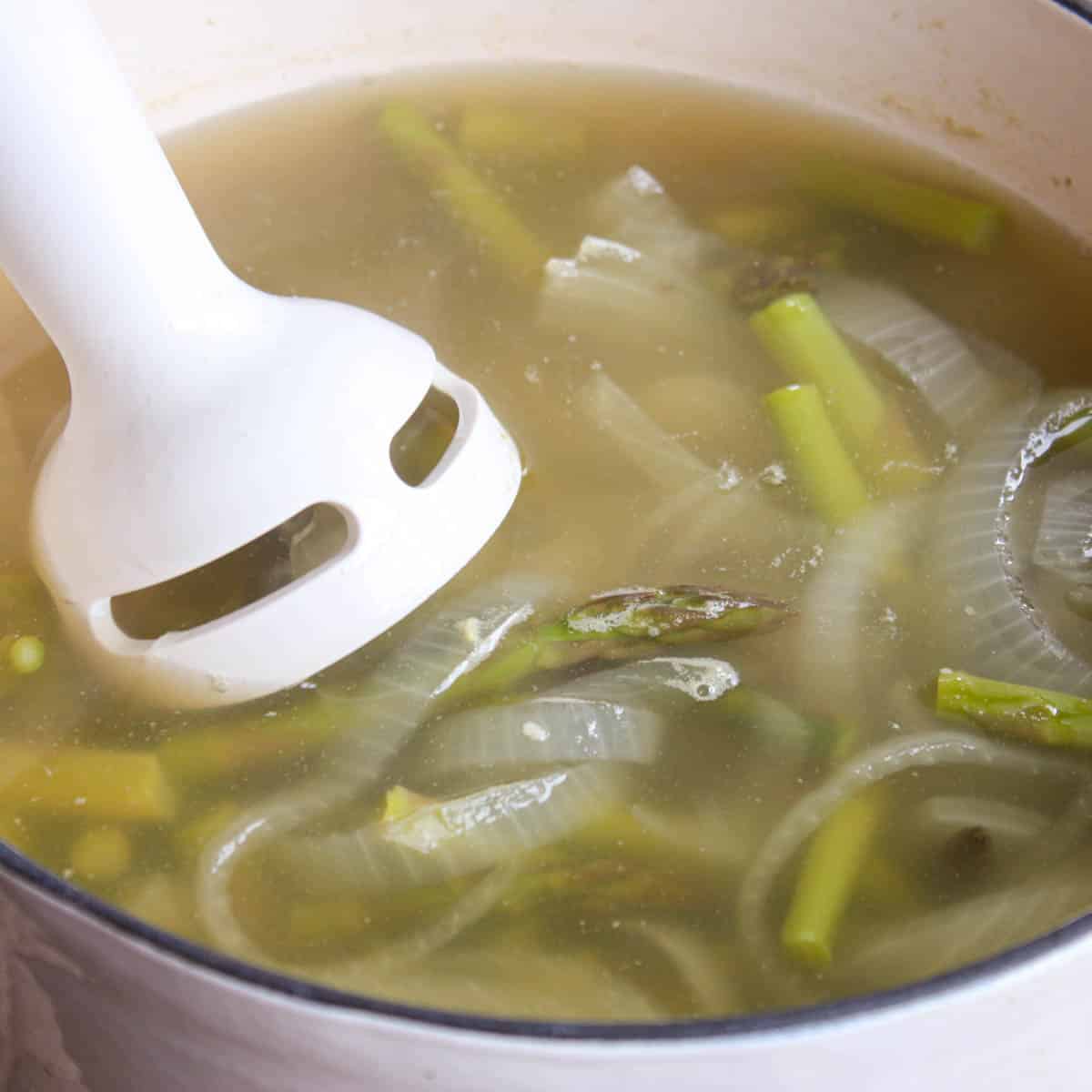 how to make Creamy Asparagus Soup