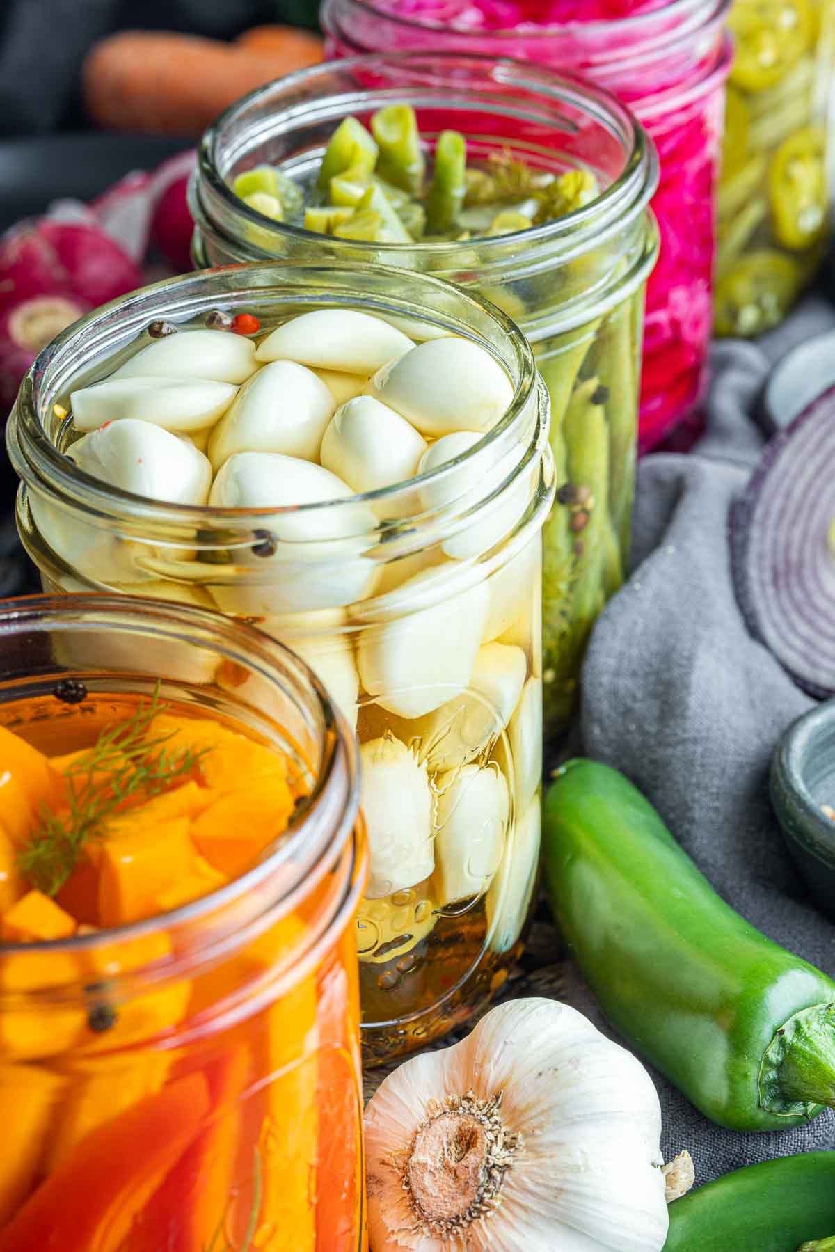 How to Quick Pickle Vegetables with garlic in mason jar