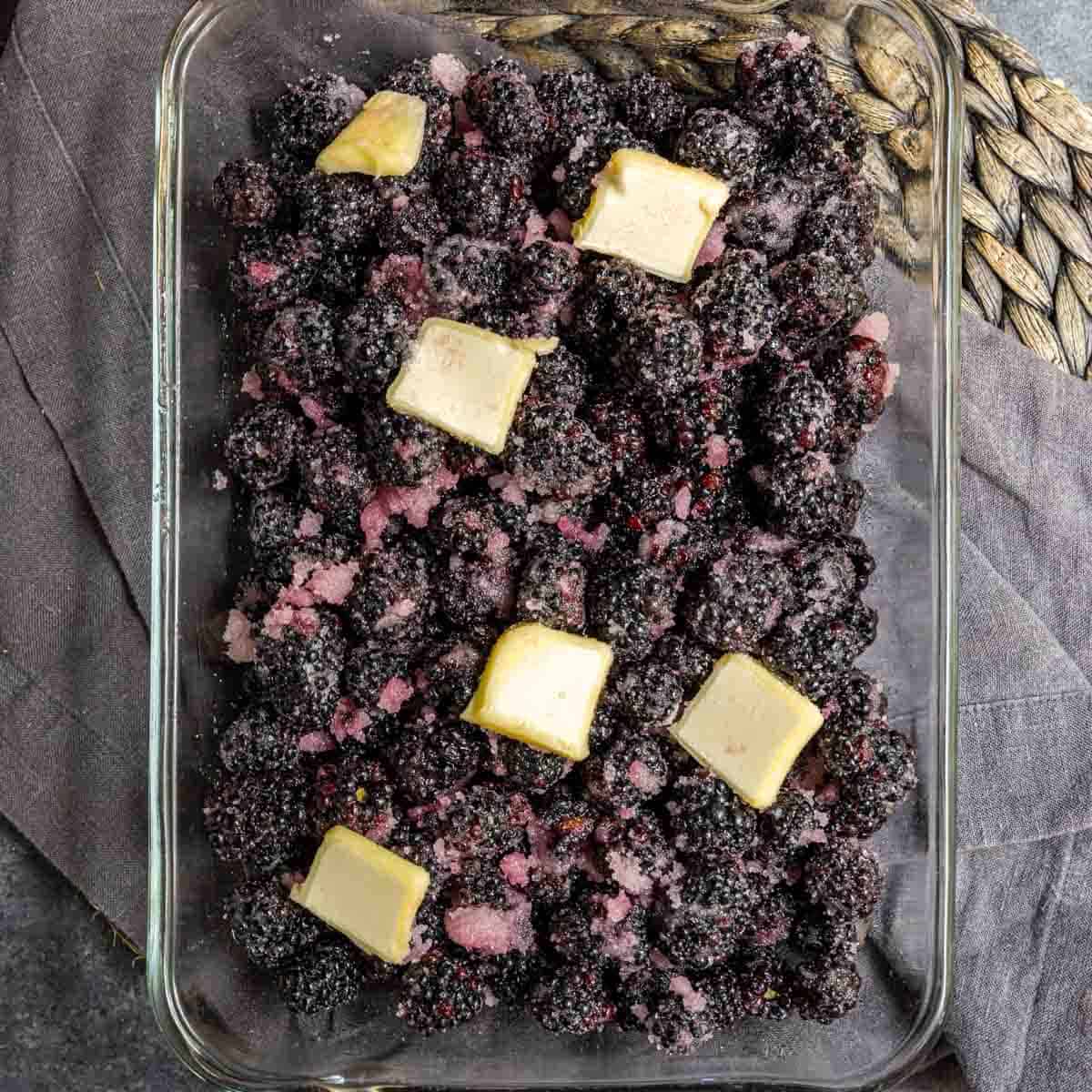 sugared blackberrys in dish to make easy blackberry cobbler